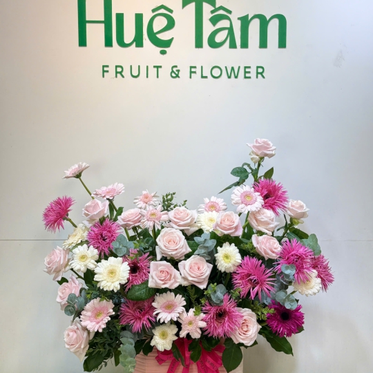 Giỏ Hoa Hồng Phấn Phối Cúc Tím – Sắc Xuân Dịu Dàng 
