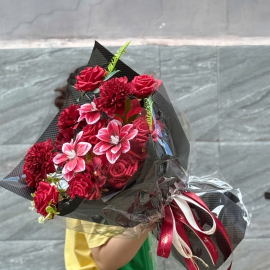 Bó Hoa Hồng Đỏ Ruby Élan – Dấu Ấn Tình Yêu Kiêu Sa 