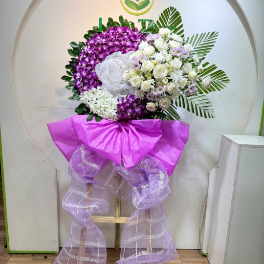 Kệ Hoa Viếng Tím Thanh Tâm – Lời Tiễn Biệt Trân Quý 