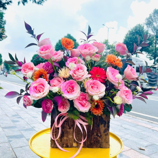 giỏ hoa mẫu hộp gỗ tone hồng 