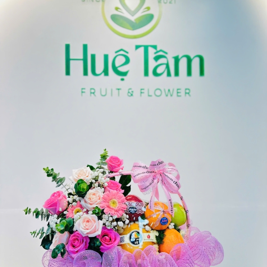 Giỏ quà trái cây trang trí hoa 1 ben tone hồng  