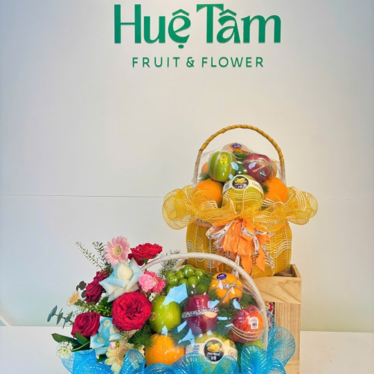Gio trái cây trang trí hoa 1 bên tone xanh dương  