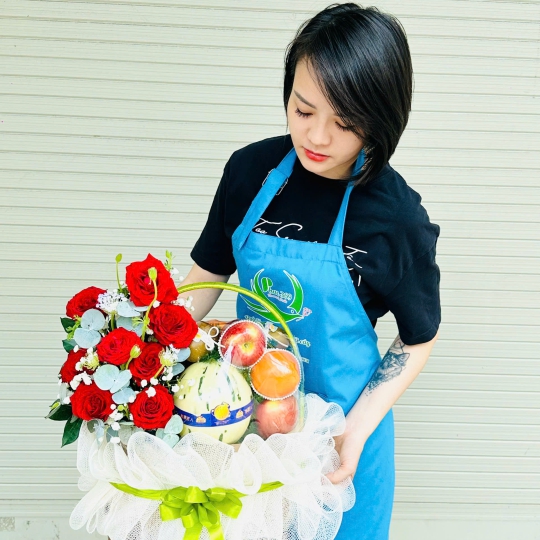 GIỎ TRÁI CÂY TONE TRẮNG XANH  