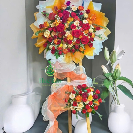 KỆ HOA ĐỎ RỰC RỠ 