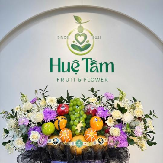 GIỎ TRÁI CÂY KẾT HỢP CẮM HOA HIỆN ĐẠI 