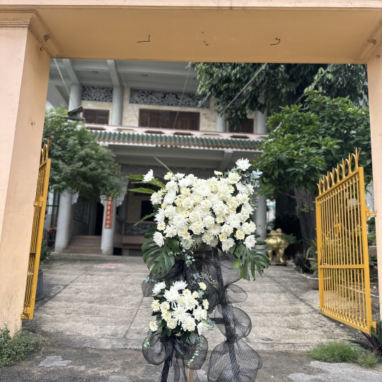 “Kệ Hoa Viếng Trắng Vĩnh Hằng” 🕊️ 