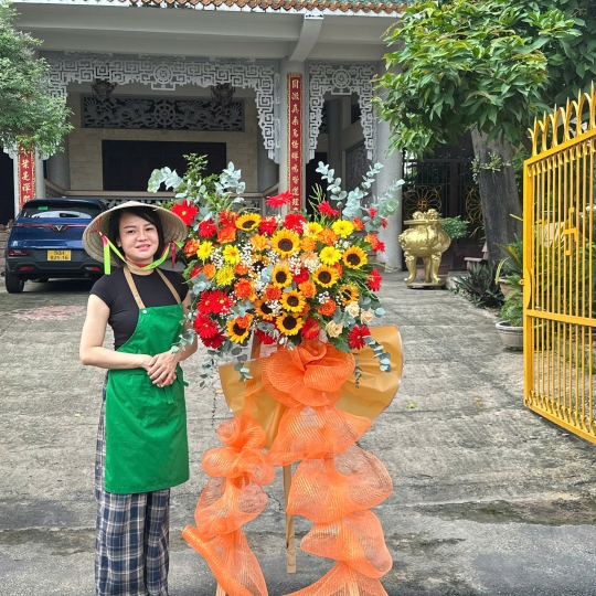 “Kệ Hoa Chúc Mừng Thành Công Rực Rỡ” 🌻🎉 