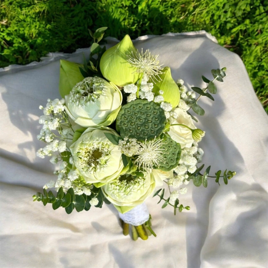 💍 Bó Hoa Cô Dâu Sen Xanh – An Nhiên Trăm Năm 