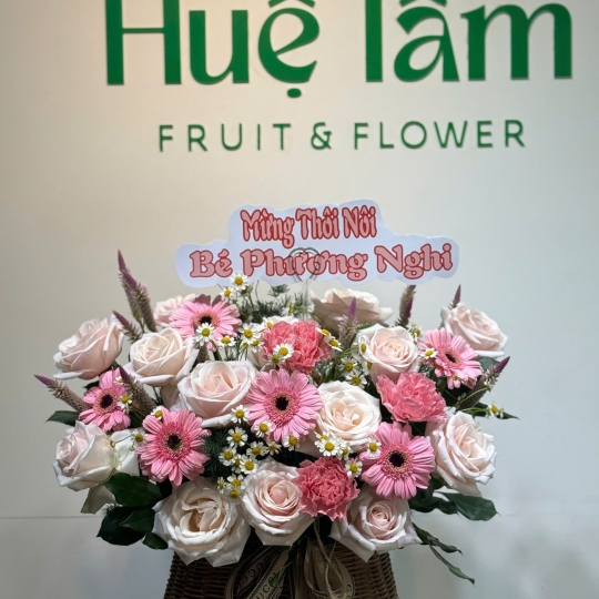 💗 Giỏ Hoa Baby Pink – Ngọt Ngào Khởi Đầu 