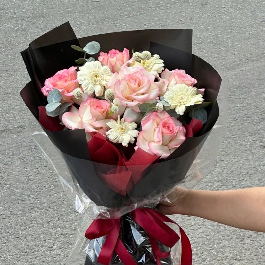 💗 Bó Hoa Hồng Phấn – Ngọt Ngào Trong Đêm 