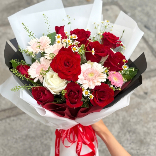 Bó Hoa Hồng Mix Gerbera – Dịu Dàng Bên Em 