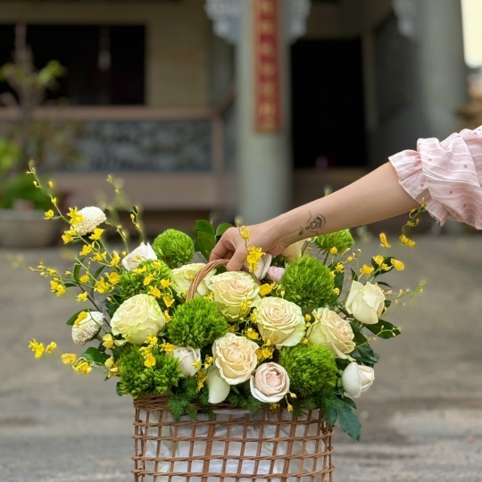 🍀 Giỏ Hoa An Nhiên – Chạm Nhẹ Bình Yên 