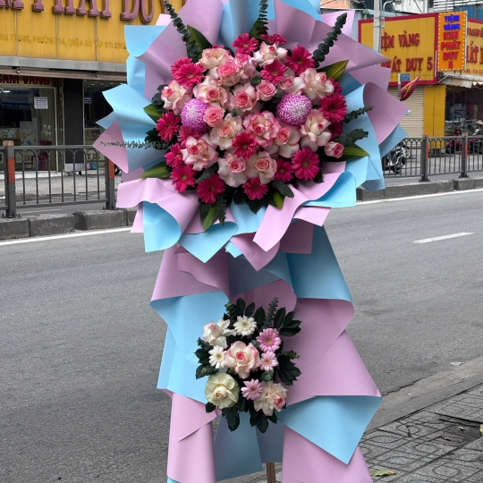 🎀 Kệ Hoa Chúc Mừng – Sweet Candy Bloom 