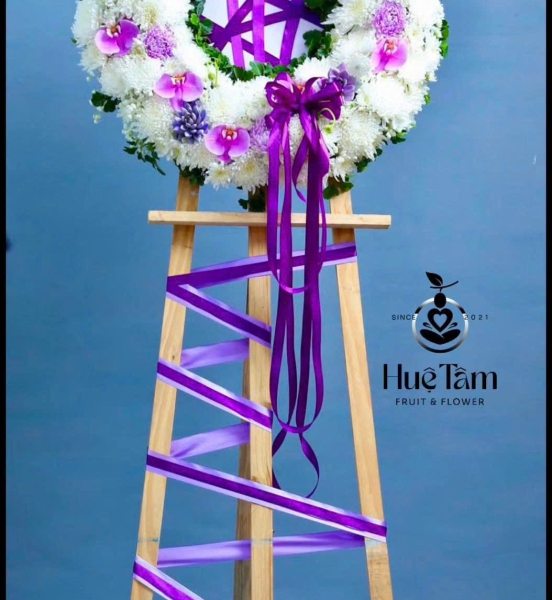 Royal Remembrance – Tưởng Niệm Cao Quý là mẫu vòng hoa viếng 
