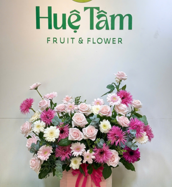 Giỏ Hoa Hồng Phấn Phối Cúc Tím – Sắc Xuân Dịu Dàng
