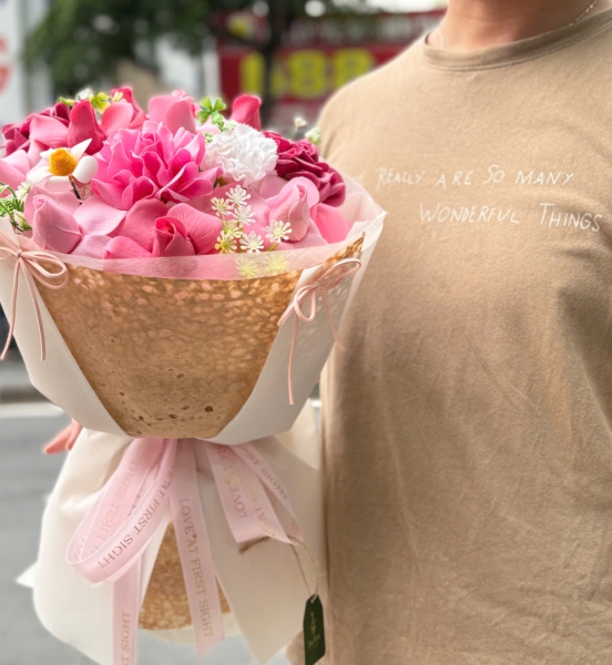 Bó Hoa Sáp Hồng Ngọt Ngào – Pink Romance