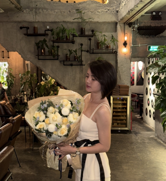 Bó Hoa Hồng Kem Dịu Ngọt – Nét Đẹp Thanh Lịch & Tinh Khôi