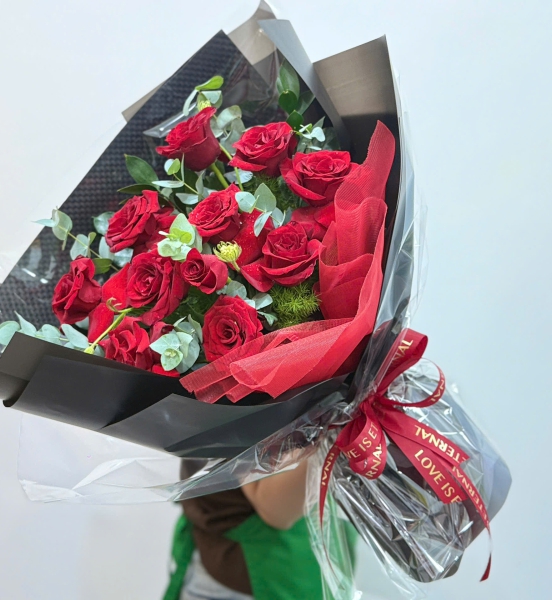 Bó Hoa Hồng Đỏ Nồng Nàn – Tình Yêu Rực Cháy