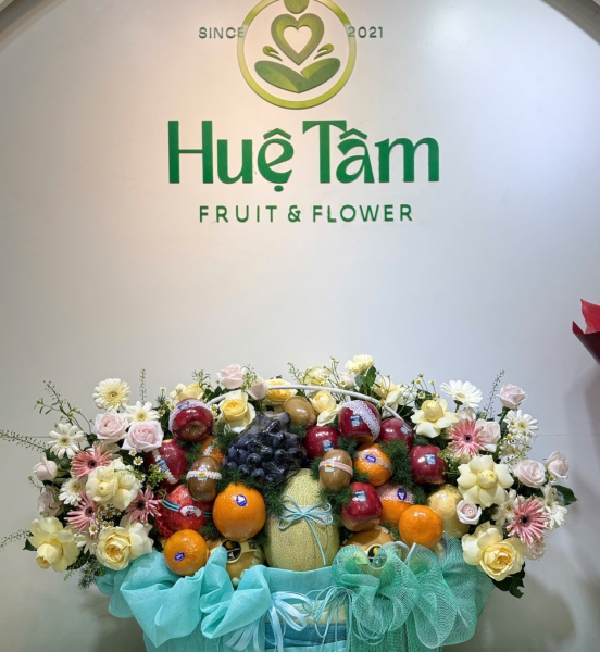 Giỏ Trái Cây Hoa Tươi Cát Tường – Sắc Ngọc Lam Phú Quý
