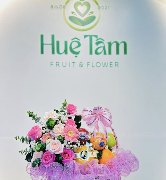 Giỏ quà trái cây trang trí hoa 1 ben tone hồng