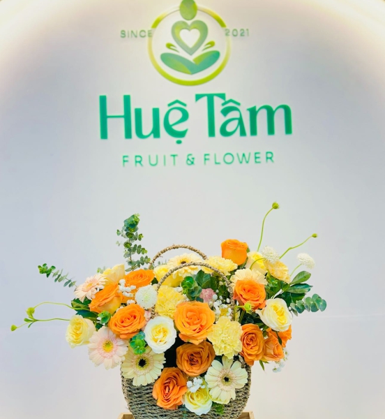 Giỏ Hoa Xinh Yêu Tone Vàng Cam