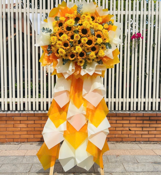 KỆ HOA HƯỚNG DƯƠNG CHÚC MỪNG