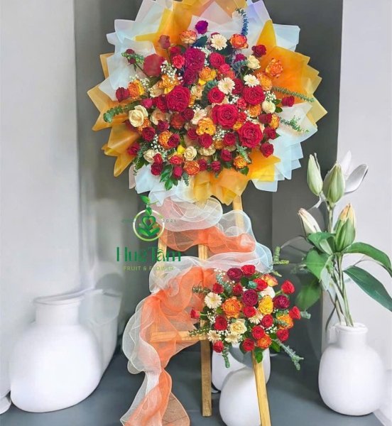 KỆ HOA ĐỎ RỰC RỠ