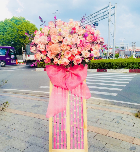 Kệ Hoa Hồng Vạn Sự Như Ý