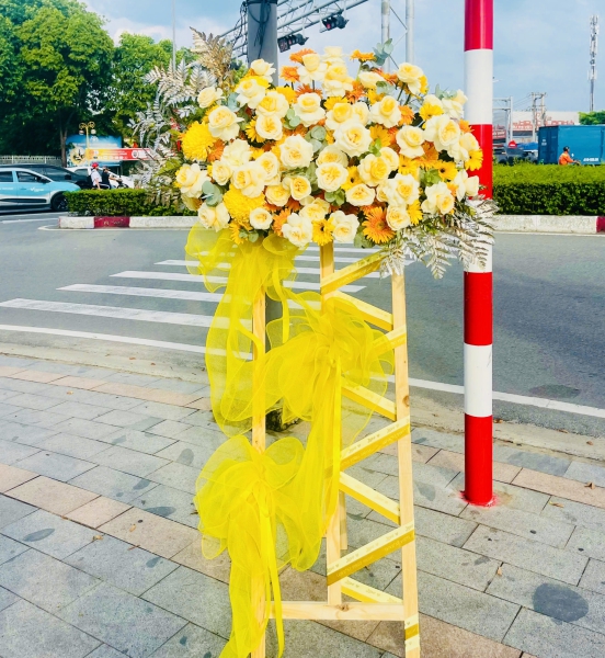 Kệ Hoa Khai Trương Kim Vận