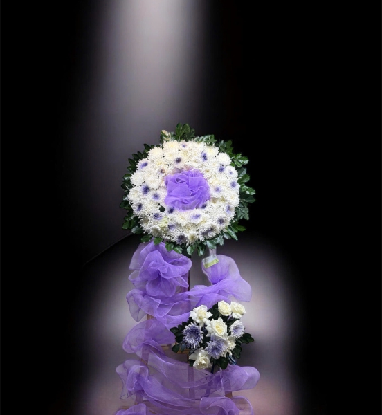 🕊️ Kệ Hoa Chia Buồn – Tím Thương Tĩnh Lặng 🕊️