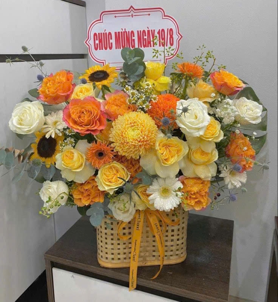 💛 Giỏ Hoa Nắng Ấm – Lời Chúc Dịu Êm