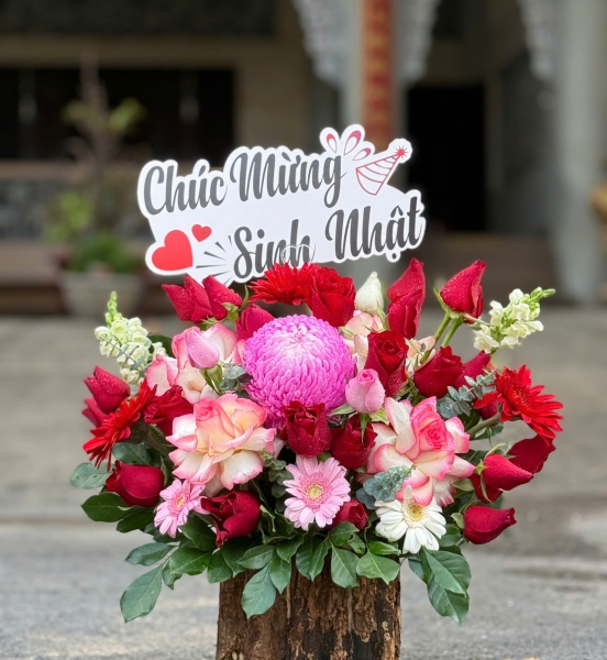 💐 Giỏ Hoa Chúc Mừng – Sắc Hoa Yêu Thương