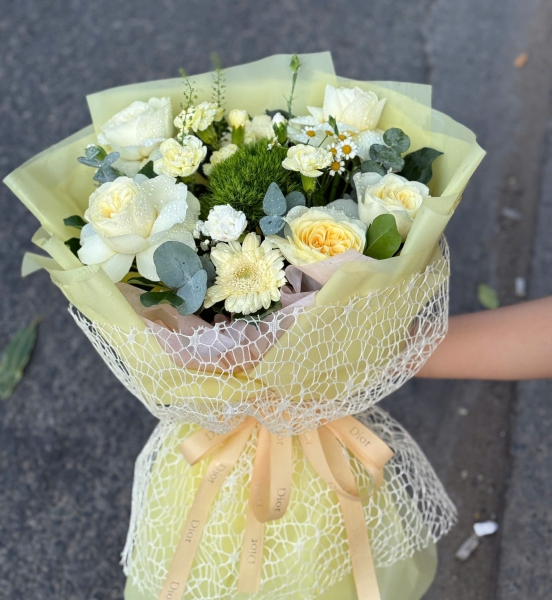 🤍 Moonlight Romance – Lãng Mạn Dưới Ánh Trăng