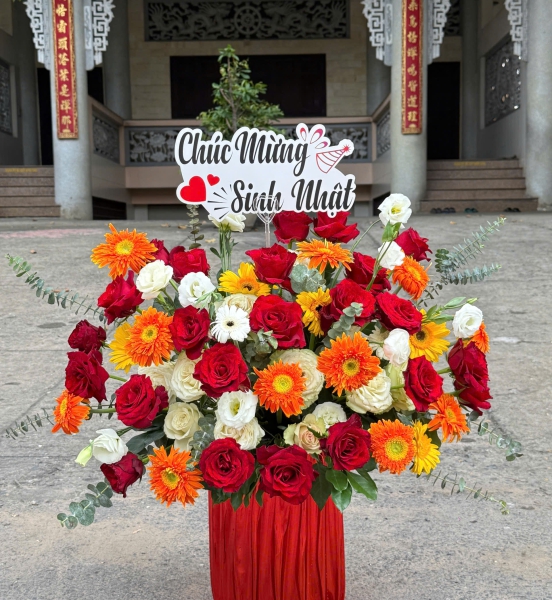 🎉 Scarlet Birthday Bloom – Rực Rỡ Chúc Mừng Sinh Nhật ✨
