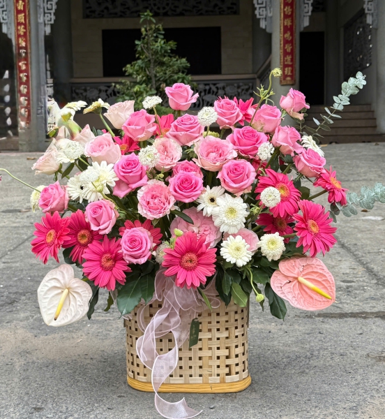 👑 Pink Royal Blossom – Giỏ Hoa Hồng Kiêu Sa Sang Trọng ✨