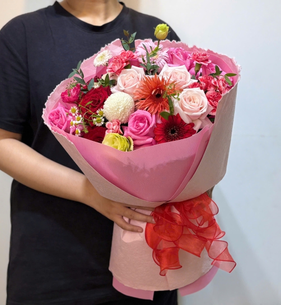 🎀 Sweet Pink Embrace – Vòng Tay Hồng Dịu Dàng ✨